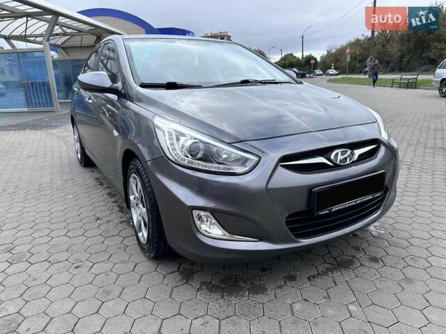 Сірий Хендай Акцент, об'ємом двигуна 1.4 л та пробігом 76 тис. км за 8599 $, фото 1 на Automoto.ua