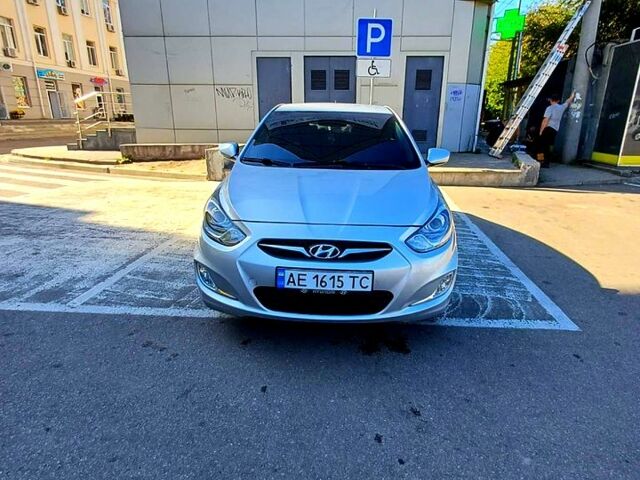 Хендай Акцент 2013 в Днепре (Днепропетровске) на Automoto.ua Серый Хендай Акцент, объемом двигателя 1.4 л и пробегом 214 тыс. км за 6600 $, фото 4 на Automoto.ua