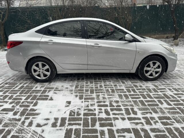 Серый Хендай Акцент, объемом двигателя 1.6 л и пробегом 153 тыс. км за 7600 $, фото 3 на Automoto.ua