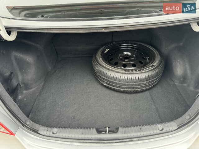 Серый Хендай Акцент, объемом двигателя 1.4 л и пробегом 175 тыс. км за 8000 $, фото 13 на Automoto.ua