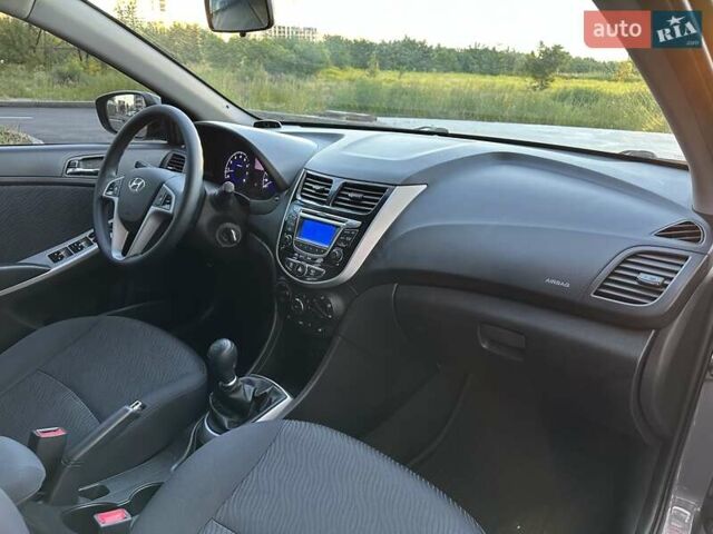 Серый Хендай Акцент, объемом двигателя 1.4 л и пробегом 105 тыс. км за 8400 $, фото 20 на Automoto.ua