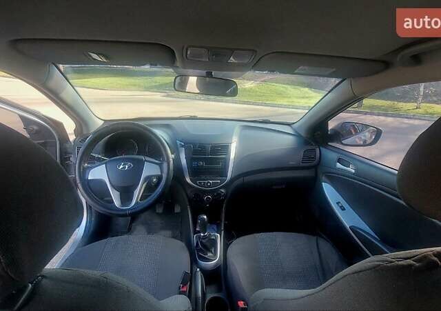 Серый Хендай Акцент, объемом двигателя 1.4 л и пробегом 142 тыс. км за 8000 $, фото 7 на Automoto.ua