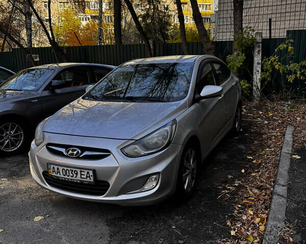 Сірий Хендай Акцент, об'ємом двигуна 1.59 л та пробігом 108 тис. км за 10800 $, фото 4 на Automoto.ua