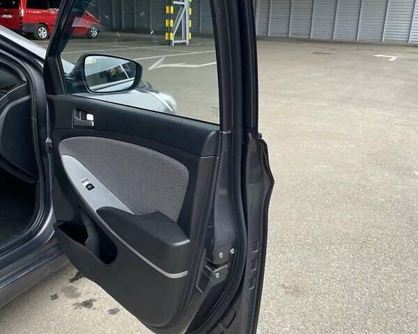 Серый Хендай Акцент, объемом двигателя 1.4 л и пробегом 105 тыс. км за 7200 $, фото 16 на Automoto.ua