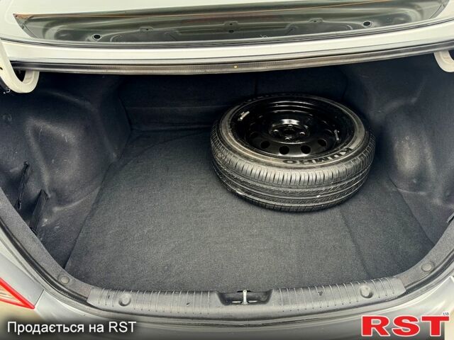 Серый Хендай Акцент, объемом двигателя 1.4 л и пробегом 175 тыс. км за 8000 $, фото 12 на Automoto.ua