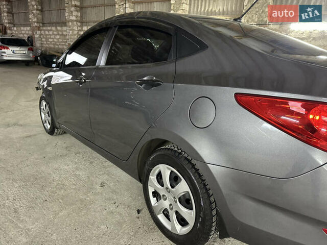 Сірий Хендай Акцент, об'ємом двигуна 1.4 л та пробігом 63 тис. км за 3000 $, фото 35 на Automoto.ua