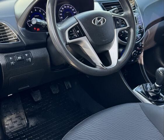 Серый Хендай Акцент, объемом двигателя 1.4 л и пробегом 156 тыс. км за 7400 $, фото 9 на Automoto.ua