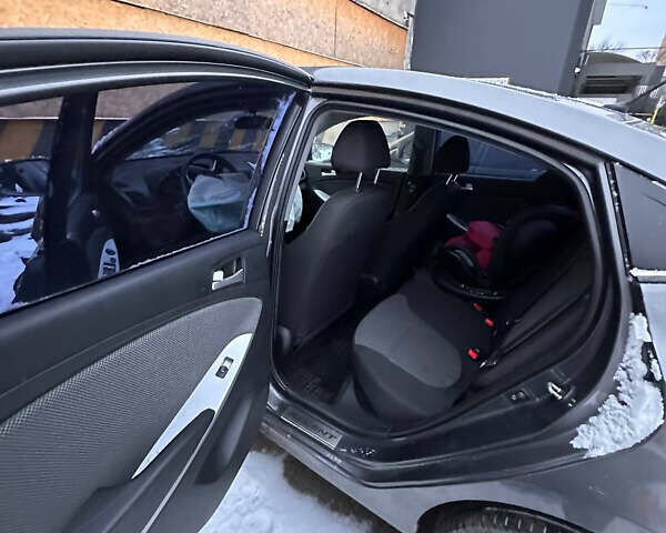 Сірий Хендай Акцент, об'ємом двигуна 1.4 л та пробігом 110 тис. км за 4000 $, фото 9 на Automoto.ua
