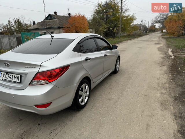 Серый Хендай Акцент, объемом двигателя 1.4 л и пробегом 175 тыс. км за 8000 $, фото 5 на Automoto.ua