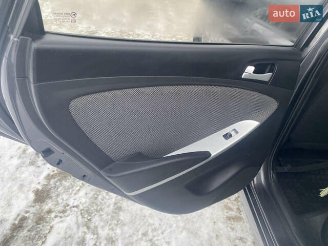 Серый Хендай Акцент, объемом двигателя 1.4 л и пробегом 130 тыс. км за 7000 $, фото 8 на Automoto.ua