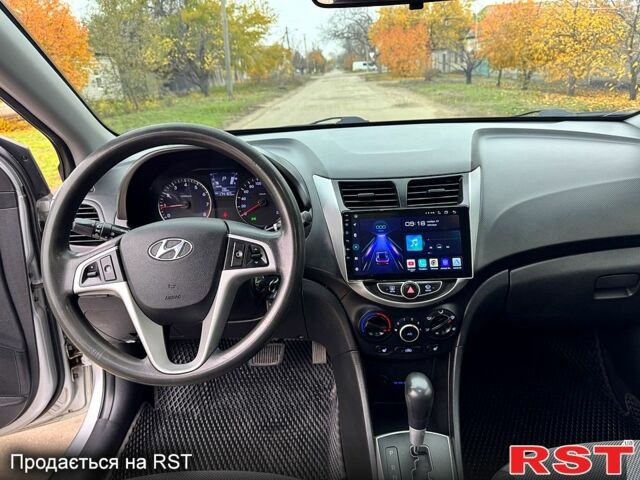 Серый Хендай Акцент, объемом двигателя 1.4 л и пробегом 175 тыс. км за 8000 $, фото 8 на Automoto.ua