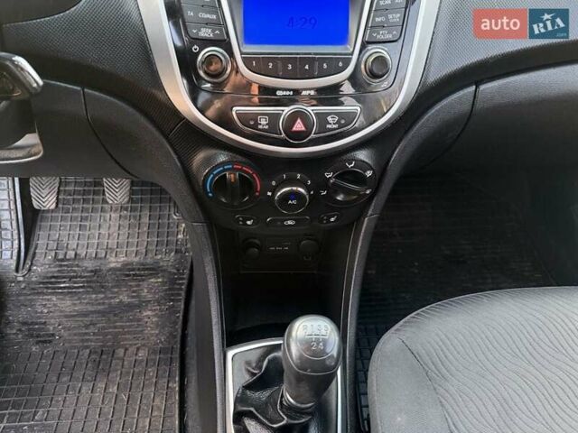 Серый Хендай Акцент, объемом двигателя 1.4 л и пробегом 141 тыс. км за 6900 $, фото 26 на Automoto.ua