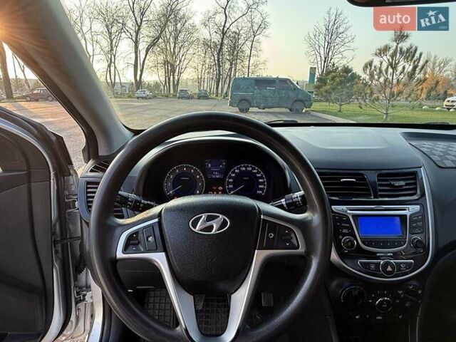 Серый Хендай Акцент, объемом двигателя 1.4 л и пробегом 141 тыс. км за 6900 $, фото 8 на Automoto.ua