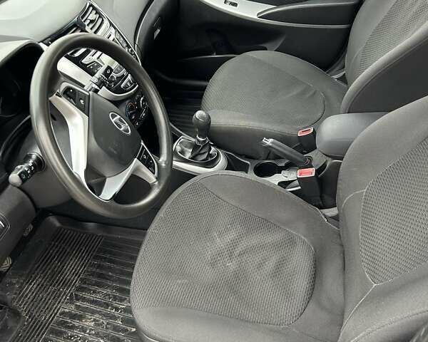 Сірий Хендай Акцент, об'ємом двигуна 1.4 л та пробігом 94 тис. км за 8200 $, фото 19 на Automoto.ua