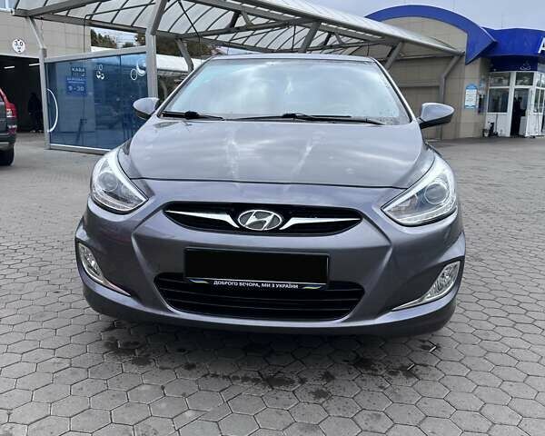 Сірий Хендай Акцент, об'ємом двигуна 1.4 л та пробігом 76 тис. км за 8599 $, фото 11 на Automoto.ua