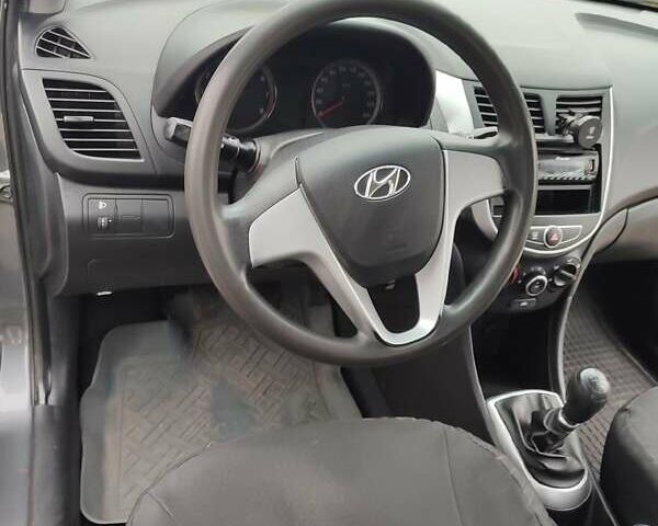 Серый Хендай Акцент, объемом двигателя 1.4 л и пробегом 108 тыс. км за 7500 $, фото 11 на Automoto.ua