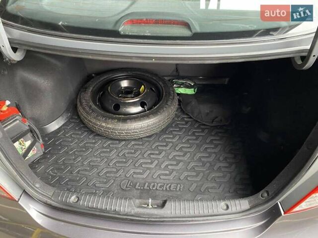 Серый Хендай Акцент, объемом двигателя 1.4 л и пробегом 105 тыс. км за 7200 $, фото 11 на Automoto.ua