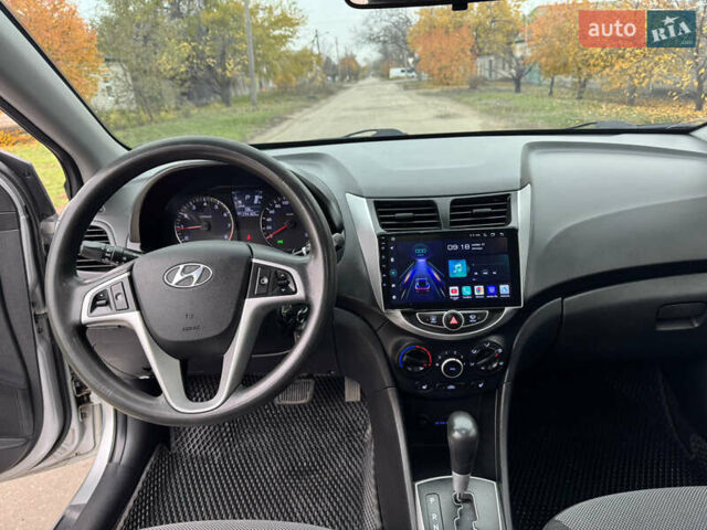 Серый Хендай Акцент, объемом двигателя 1.4 л и пробегом 175 тыс. км за 8000 $, фото 9 на Automoto.ua