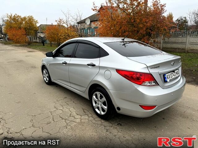 Серый Хендай Акцент, объемом двигателя 1.4 л и пробегом 175 тыс. км за 8000 $, фото 3 на Automoto.ua