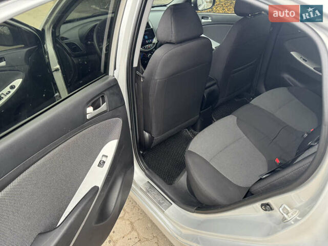 Серый Хендай Акцент, объемом двигателя 1.4 л и пробегом 175 тыс. км за 8000 $, фото 10 на Automoto.ua