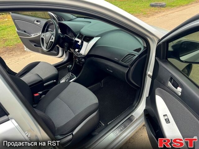 Серый Хендай Акцент, объемом двигателя 1.4 л и пробегом 175 тыс. км за 8000 $, фото 11 на Automoto.ua