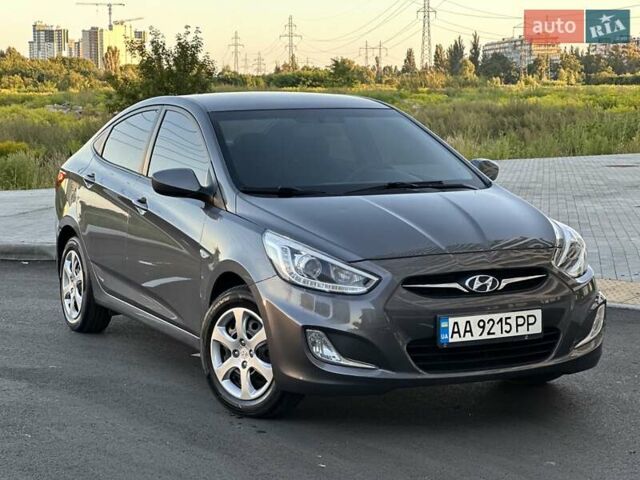 Хендай Акцент 2013 у Києві на Automoto.ua Сірий Хендай Акцент, об'ємом двигуна 1.4 л та пробігом 105 тис. км за 7999 $, фото 10 на Automoto.ua