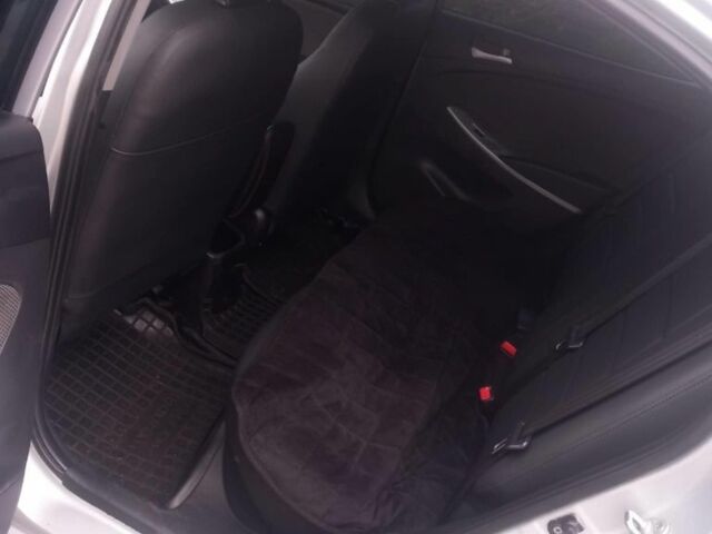 Серый Хендай Акцент, объемом двигателя 1.4 л и пробегом 275 тыс. км за 5800 $, фото 4 на Automoto.ua