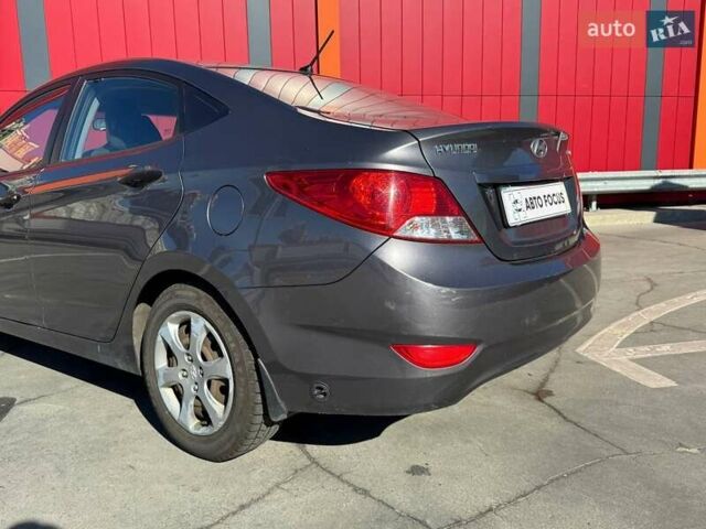 Хендай Акцент 2014 в Киеве на Automoto.ua Серый Хендай Акцент, объемом двигателя 1.4 л и пробегом 255 тыс. км за 5990 $, фото 5 на Automoto.ua