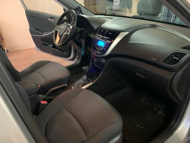 Серый Хендай Акцент, объемом двигателя 1.4 л и пробегом 162 тыс. км за 8800 $, фото 6 на Automoto.ua