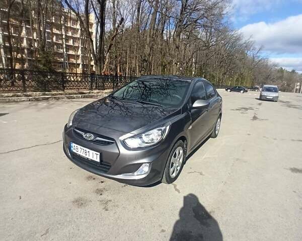 Серый Хендай Акцент, объемом двигателя 1.4 л и пробегом 75 тыс. км за 7800 $, фото 10 на Automoto.ua