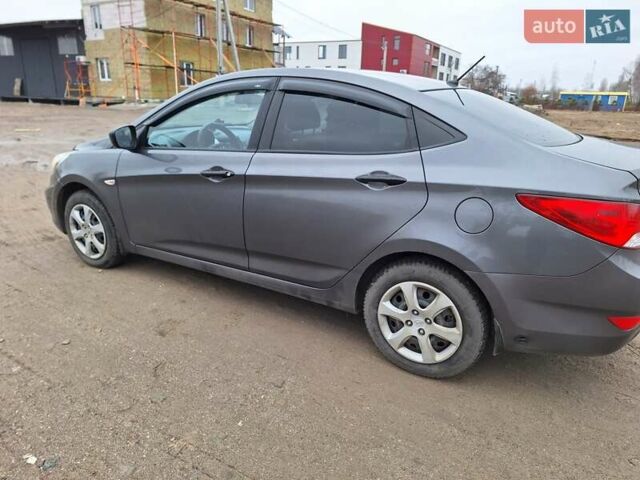Серый Хендай Акцент, объемом двигателя 1.4 л и пробегом 135 тыс. км за 12000 $, фото 2 на Automoto.ua