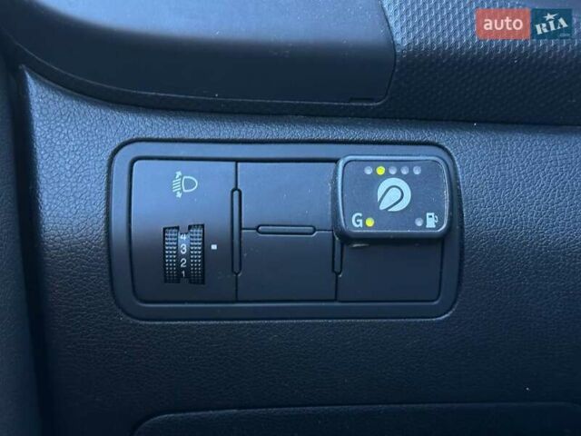 Хендай Акцент 2014 в Киеве на Automoto.ua Серый Хендай Акцент, объемом двигателя 1.4 л и пробегом 255 тыс. км за 5990 $, фото 16 на Automoto.ua