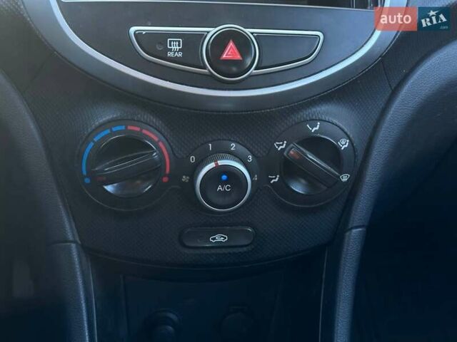 Хендай Акцент 2014 в Киеве на Automoto.ua Серый Хендай Акцент, объемом двигателя 1.4 л и пробегом 255 тыс. км за 5990 $, фото 17 на Automoto.ua