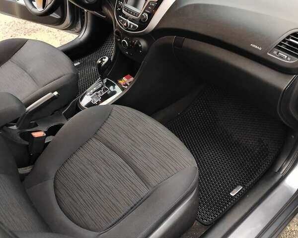 Серый Хендай Акцент, объемом двигателя 1.37 л и пробегом 115 тыс. км за 9800 $, фото 9 на Automoto.ua