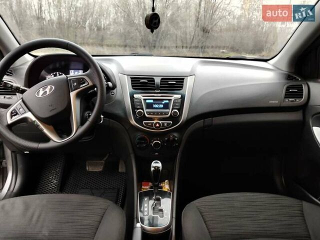 Серый Хендай Акцент, объемом двигателя 1.37 л и пробегом 115 тыс. км за 9800 $, фото 11 на Automoto.ua