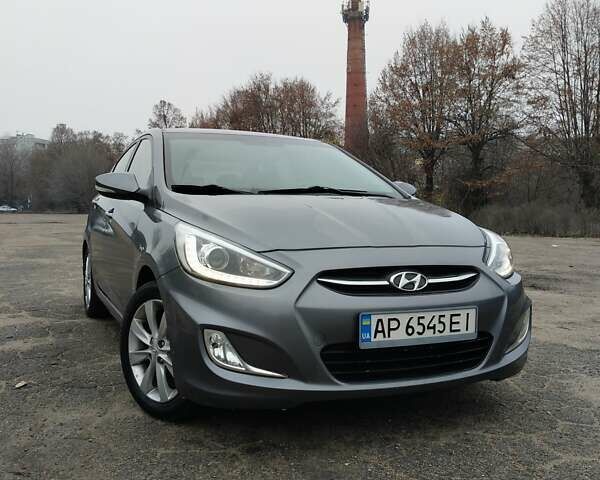 Серый Хендай Акцент, объемом двигателя 1.37 л и пробегом 115 тыс. км за 9800 $, фото 4 на Automoto.ua