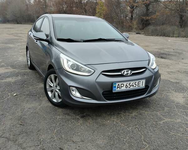 Серый Хендай Акцент, объемом двигателя 1.37 л и пробегом 115 тыс. км за 9800 $, фото 1 на Automoto.ua