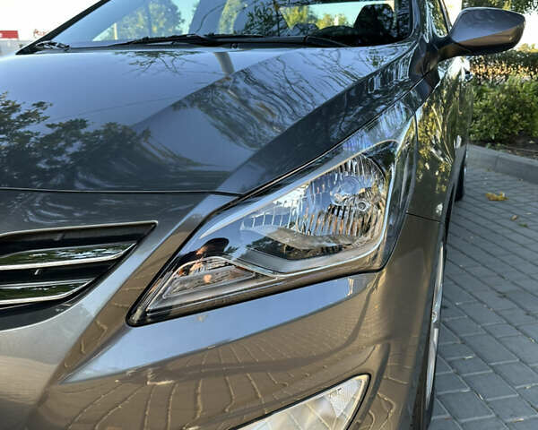 Сірий Хендай Акцент, об'ємом двигуна 1.4 л та пробігом 12 тис. км за 11999 $, фото 2 на Automoto.ua