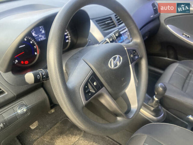 Сірий Хендай Акцент, об'ємом двигуна 1.4 л та пробігом 82 тис. км за 11000 $, фото 7 на Automoto.ua
