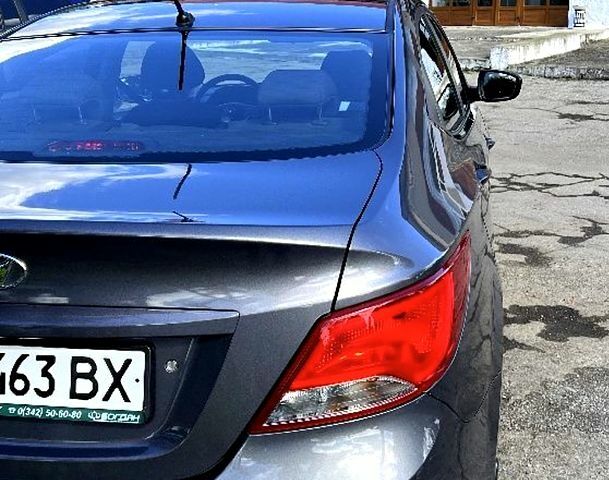 Сірий Хендай Акцент, об'ємом двигуна 1.4 л та пробігом 38 тис. км за 12500 $, фото 3 на Automoto.ua