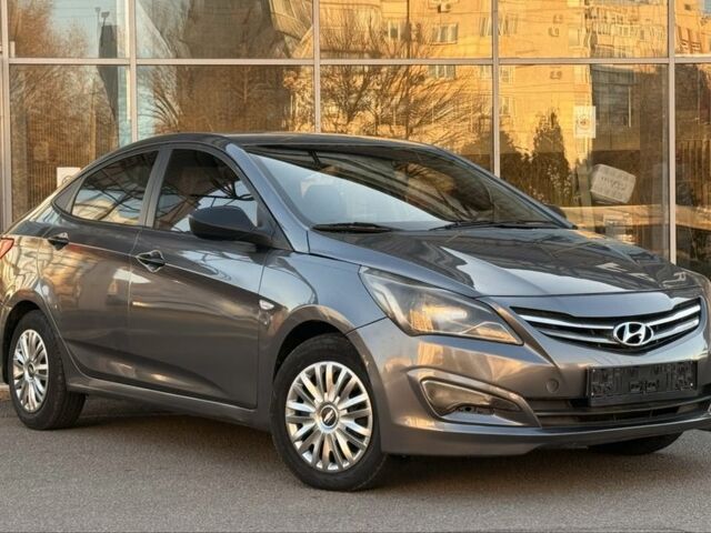 Серый Хендай Акцент, объемом двигателя 1.4 л и пробегом 145 тыс. км за 7700 $, фото 2 на Automoto.ua