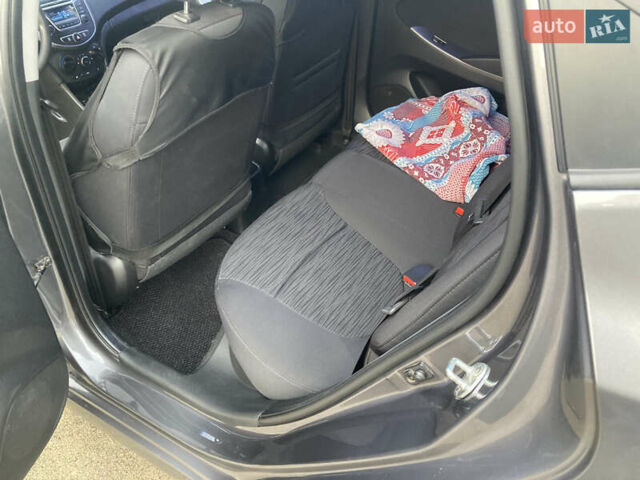 Сірий Хендай Акцент, об'ємом двигуна 1.4 л та пробігом 82 тис. км за 11000 $, фото 13 на Automoto.ua