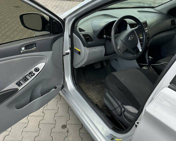 Сірий Хендай Акцент, об'ємом двигуна 1.6 л та пробігом 174 тис. км за 8500 $, фото 10 на Automoto.ua