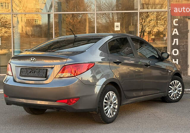 Серый Хендай Акцент, объемом двигателя 1.4 л и пробегом 146 тыс. км за 7700 $, фото 6 на Automoto.ua