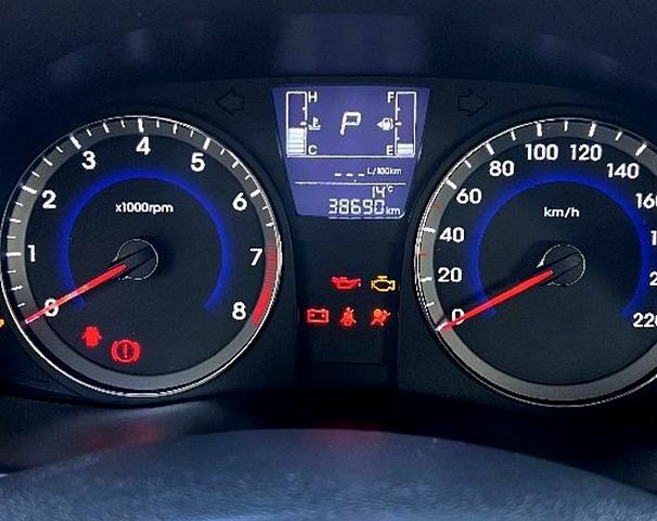 Сірий Хендай Акцент, об'ємом двигуна 1.4 л та пробігом 38 тис. км за 12500 $, фото 4 на Automoto.ua