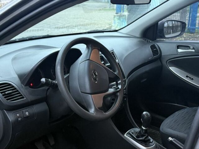 Серый Хендай Акцент, объемом двигателя 1.4 л и пробегом 170 тыс. км за 5700 $, фото 8 на Automoto.ua