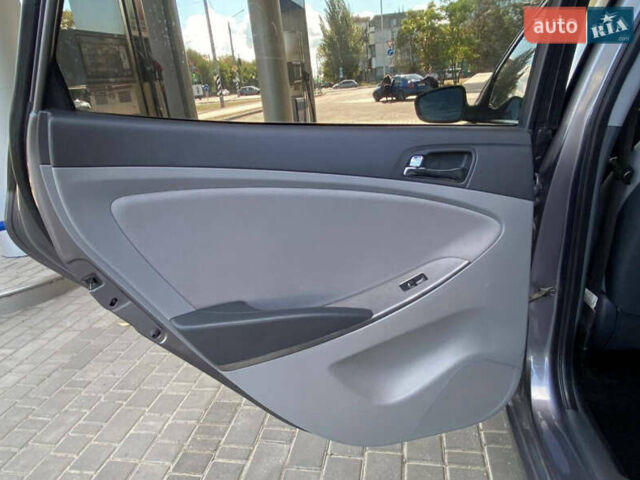 Серый Хендай Акцент, объемом двигателя 1.59 л и пробегом 159 тыс. км за 7900 $, фото 14 на Automoto.ua
