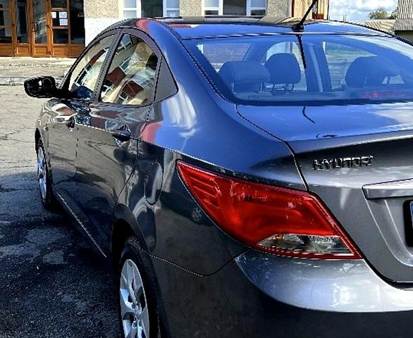 Сірий Хендай Акцент, об'ємом двигуна 1.4 л та пробігом 38 тис. км за 12500 $, фото 2 на Automoto.ua