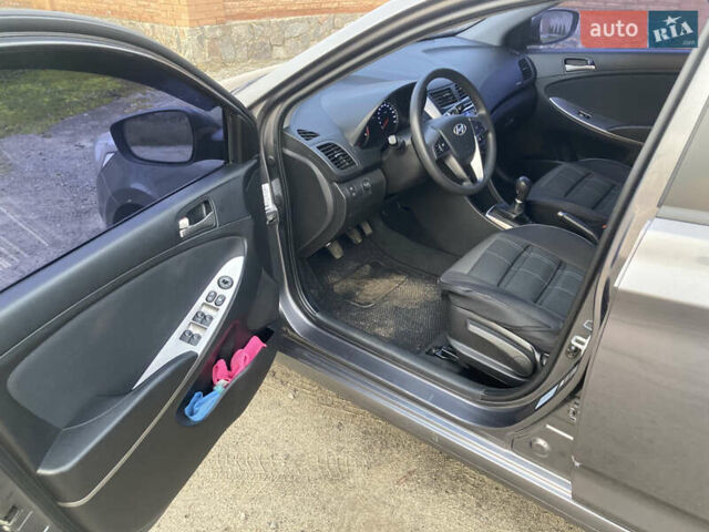 Сірий Хендай Акцент, об'ємом двигуна 1.4 л та пробігом 82 тис. км за 11000 $, фото 4 на Automoto.ua