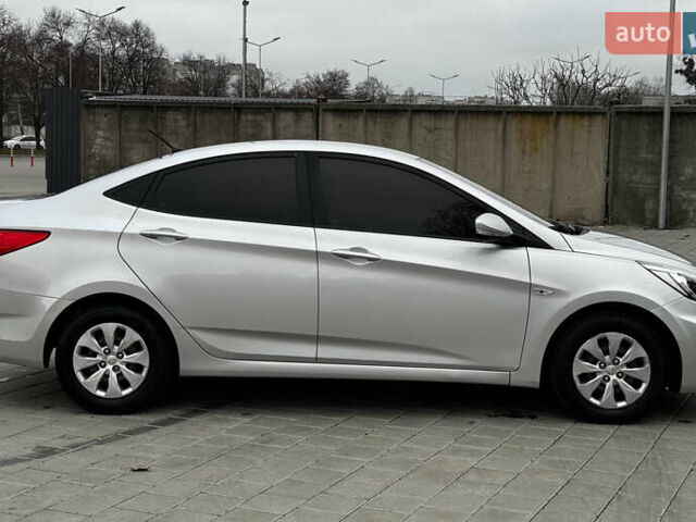 Сірий Хендай Акцент, об'ємом двигуна 1.58 л та пробігом 165 тис. км за 9800 $, фото 7 на Automoto.ua